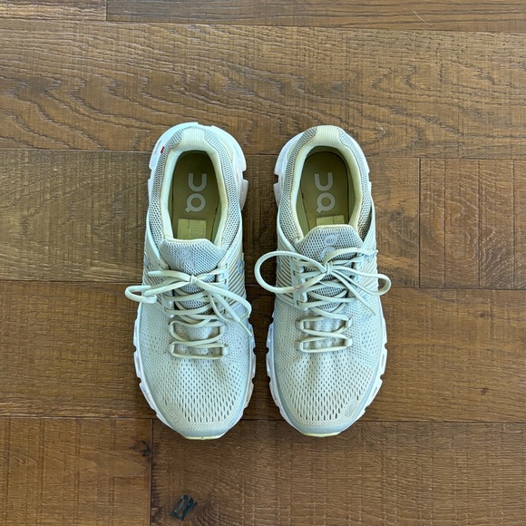 green on cloud tennis shoes - Picture 2 of 10